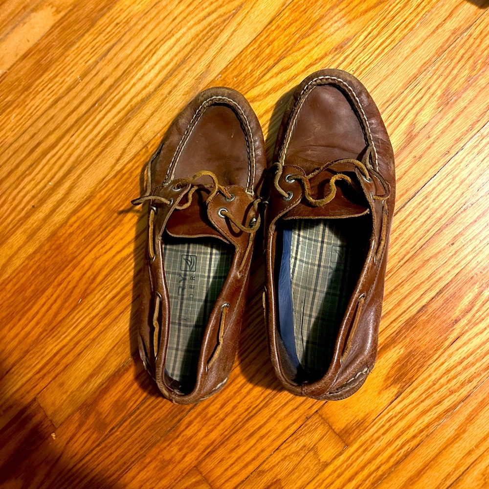 Men’s dark brown leather sperry